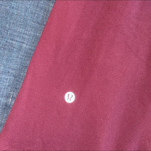Lululemon High Waisted Maroon Flare Leggings sz 4 - Picture 4 of 4